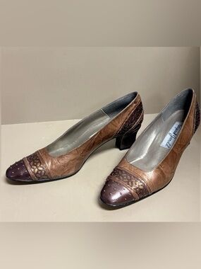 Margaret Jerrold Vintage Bronze Metallic Studded Fine leather Elegant Pumps